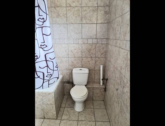 2 bed property to rent in ESSENWOOD